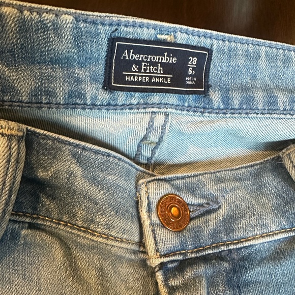 Abercrombie & Fitch Harper Ankle Distressed Raw Hem Jeans - Women’s Size 28 (6R) - Picture 5 of 10